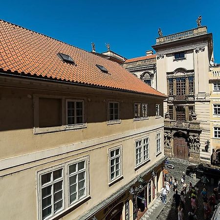 Newly Renovated 1-Bed Apartment At Charles Bridge Praag Buitenkant foto