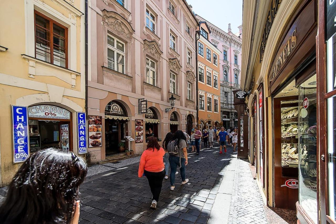 Newly Renovated 1-Bed Apartment At Charles Bridge Praag Buitenkant foto