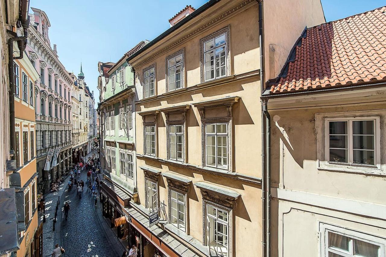Newly Renovated 1-Bed Apartment At Charles Bridge Praag Buitenkant foto