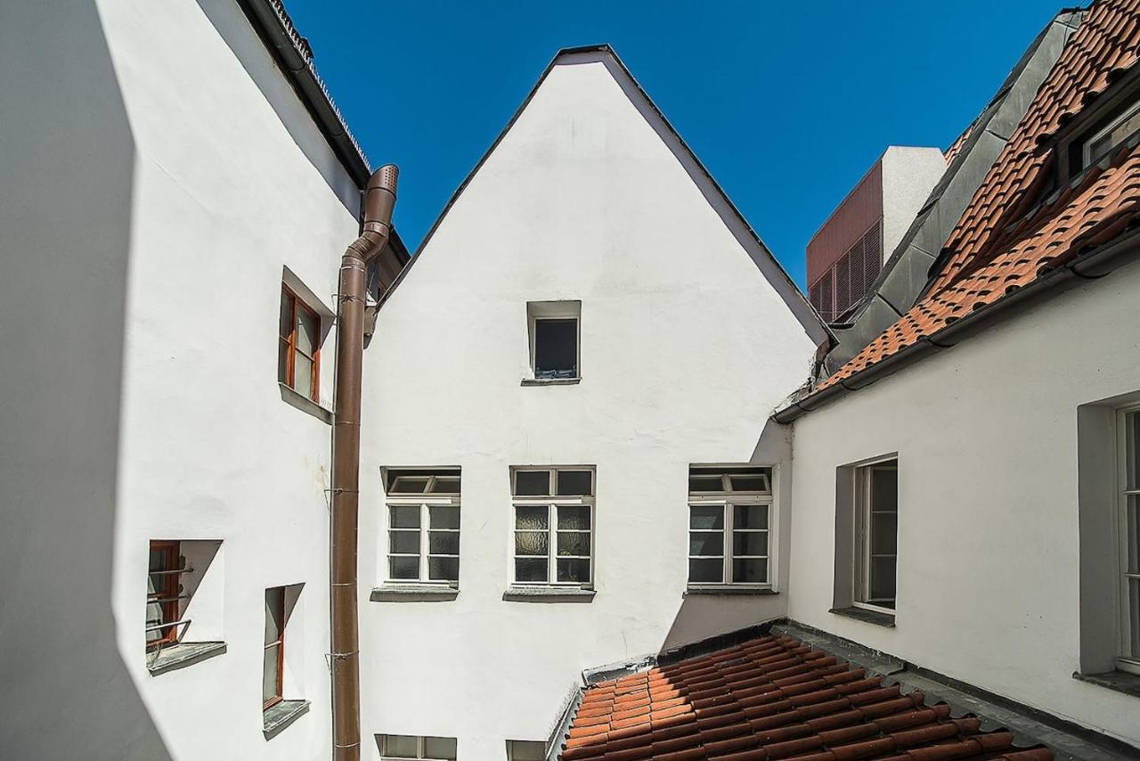 Newly Renovated 1-Bed Apartment At Charles Bridge Praag Buitenkant foto